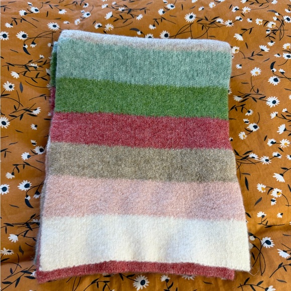 🩷MULTI COLOR WINTER SCARF💚 - Picture 5 of 6